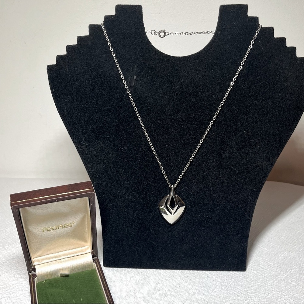 Vintage Silver-tone Necklace. Pendant.